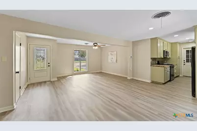 613 Jackson Street, Edna, TX 77957 - Photo 5