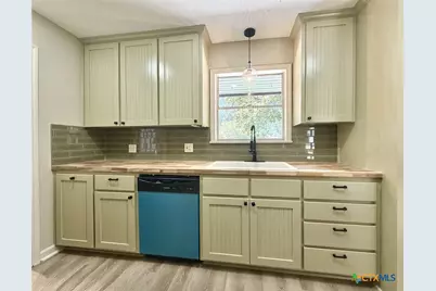 613 Jackson Street, Edna, TX 77957 - Photo 9