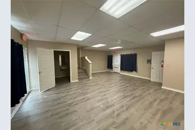 1117 E Court Street, Seguin, TX 78155 - Photo 3