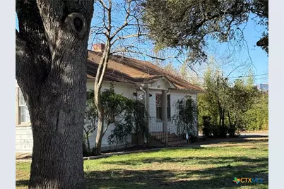 1117 E Court Street, Seguin, TX 78155 - Photo 9
