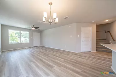 304 West Martindale St, Seguin, TX 78155 - Photo 7