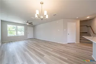 304 W Martindale St, Seguin, TX 78155 - Photo 7