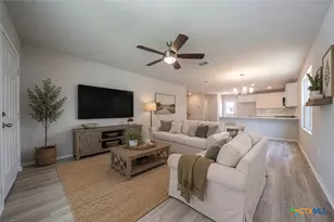 304 W Martindale St, Seguin, TX 78155 - Photo 5
