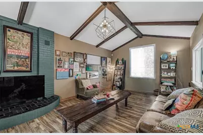404 Glen Oaks Ln, Cuero, TX 77954 - Photo 7