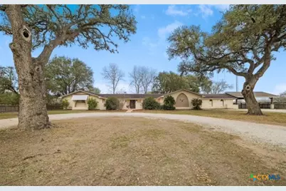 404 Glen Oaks Ln, Cuero, TX 77954 - Photo 1