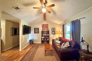 1209 Cobb St, Edna, TX 77957 - Photo 11