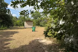 500 6th St, Cameron, TX 76520 - Photo 5