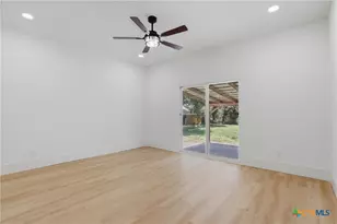 415 Elm St, Seguin, TX 78155 - Photo 17