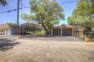 1422 Oakridge Ln, Canyon Lake, TX 78133 - Photo 3