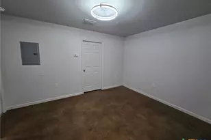 1037 W Court St, Seguin, TX 78155 - Photo 7