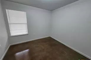 1037 W Court St, Seguin, TX 78155 - Photo 13