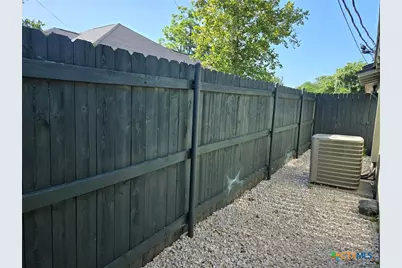1037 W Court Street #Main, Seguin, TX 78155 - Photo 19