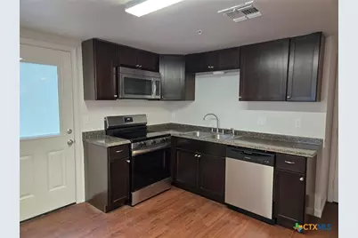 1037 W Court Street #Main, Seguin, TX 78155 - Photo 11