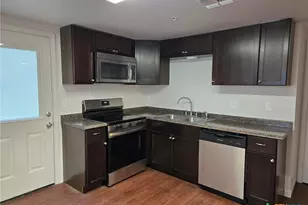 1037 W Court St, Seguin, TX 78155 - Photo 11