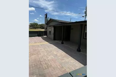 1037 W Court Street #Main, Seguin, TX 78155 - Photo 3
