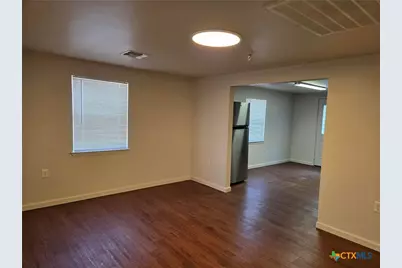 1037 W Court Street #Main, Seguin, TX 78155 - Photo 7
