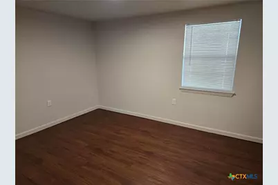 1037 W Court Street #Main, Seguin, TX 78155 - Photo 17