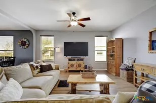 2234 Lakeline Dr, New Braunfels, TX 78130 - Photo 3