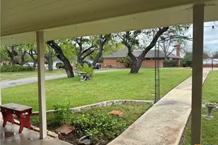 408 S Porter St, Lampasas, TX 76550 - Photo 3