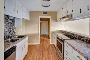 110 Concord Ln, Victoria, TX 77901 - Photo 9