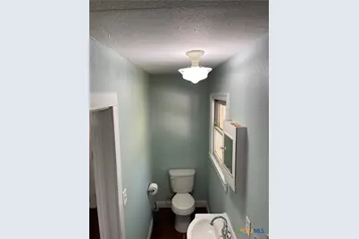 158 N Chestnut Avenue, New Braunfels, TX 78130 - Photo 7