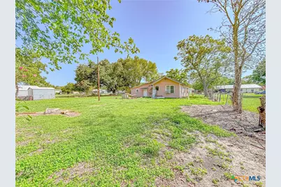 810 N Avenue H, Shiner, TX 77984 - Photo 5