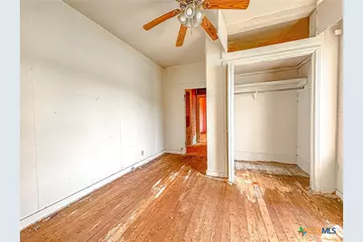 810 N Avenue H, Shiner, TX 77984 - Photo 9