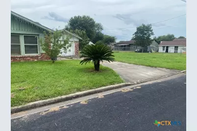 1001 Eisenhower Street, Victoria, TX 77901 - Photo 3