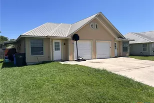 522 Baxter, Seguin, TX 78155 - Photo 1