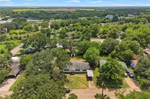 611 E 5th St, Cameron, TX 76520 - Photo 21