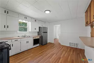 611 E 5th St, Cameron, TX 76520 - Photo 7