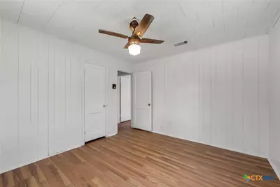 611 E 5th Street, Cameron, TX 76520 - Photo 11