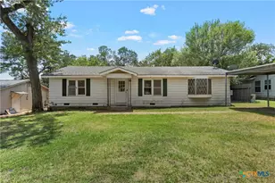 611 E 5th St, Cameron, TX 76520 - Photo 1