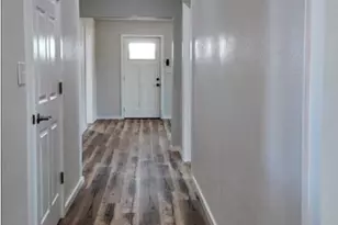 210 Julia St, Yoakum, TX 77995 - Photo 9