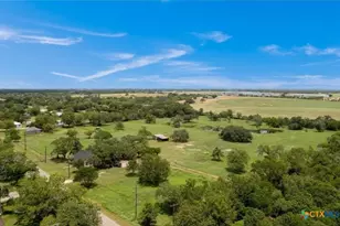 210 Julia St, Yoakum, TX 77995 - Photo 27