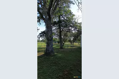 210 Julia St., Yoakum, TX 77995 - Photo 33