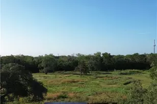 210 Julia St, Yoakum, TX 77995 - Photo 37