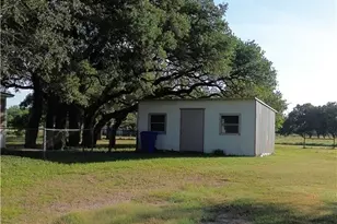 210 Julia St, Yoakum, TX 77995 - Photo 39