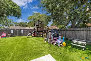 101 King Arthur St, Victoria, TX 77904 - Photo 23