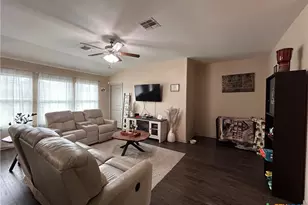 207 Cobble Stone Ct, Victoria, TX 77904 - Photo 7