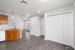 407 E Pietzsch St, Bartlett, TX 76511 - Photo 11