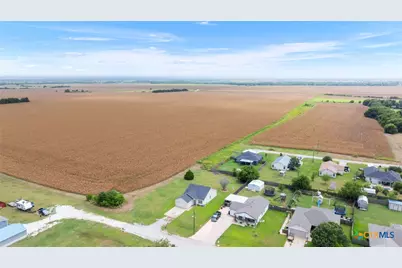 407 E Pietzsch Street, Bartlett, TX 76511 - Photo 33