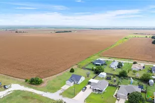 407 E Pietzsch St, Bartlett, TX 76511 - Photo 33