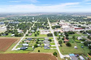 407 E Pietzsch St, Bartlett, TX 76511 - Photo 41