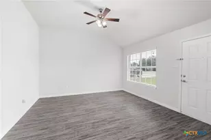407 E Pietzsch St, Bartlett, TX 76511 - Photo 9