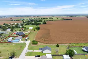 407 E Pietzsch St, Bartlett, TX 76511 - Photo 37