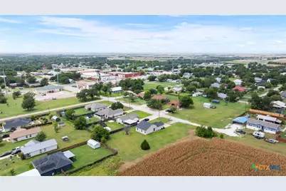 407 E Pietzsch Street, Bartlett, TX 76511 - Photo 35
