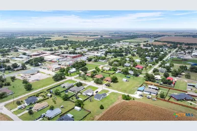 407 E Pietzsch Street, Bartlett, TX 76511 - Photo 43