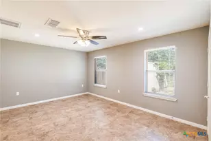 186 Talon Dr, Luling, TX 78648 - Photo 13