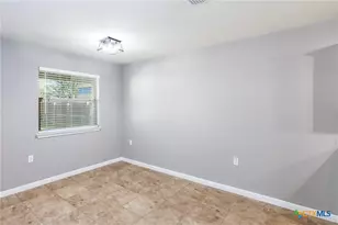 186 Talon Dr, Luling, TX 78648 - Photo 7